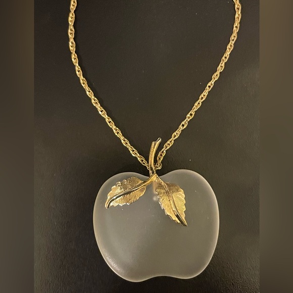 Vintage Avon Crystal Apple Pendant Necklace - Picture 4 of 10